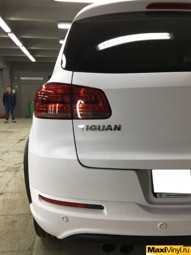 Полная оклейка VW Tiguan белой матовой пленкой 